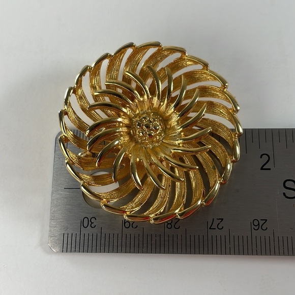 Gold Tone Flower Burst Brooch Pin - Picture 7 of 7
